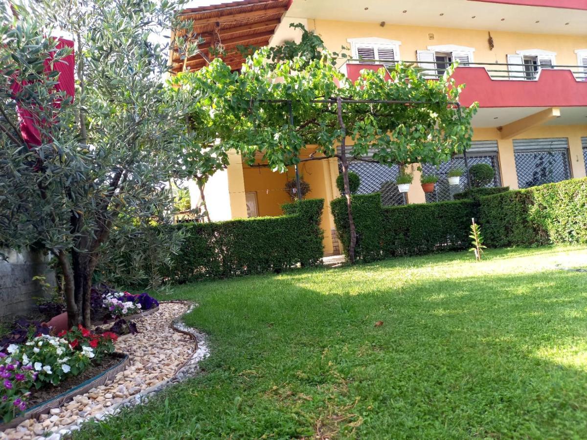 Guesthousemantho Gjirokastër Esterno foto