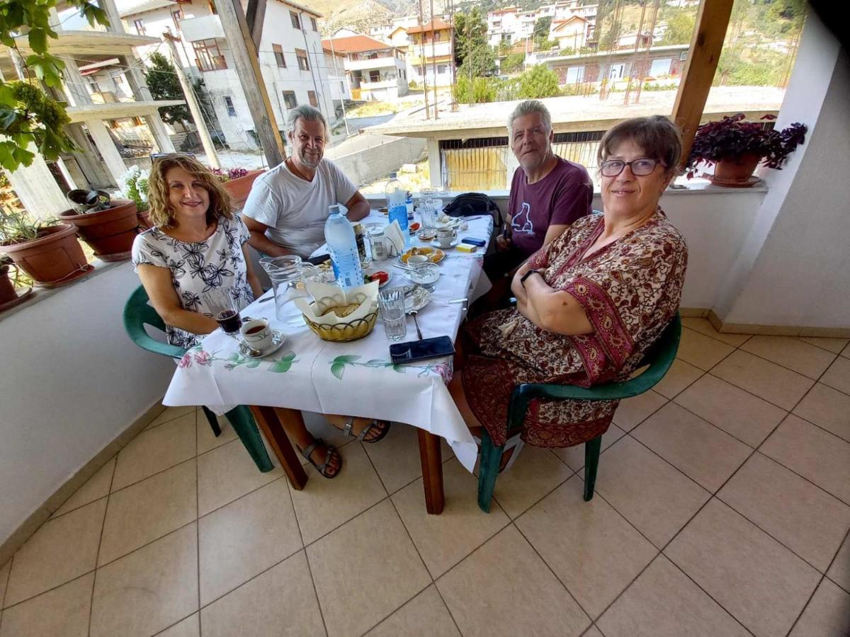 Guesthousemantho Gjirokastër Esterno foto
