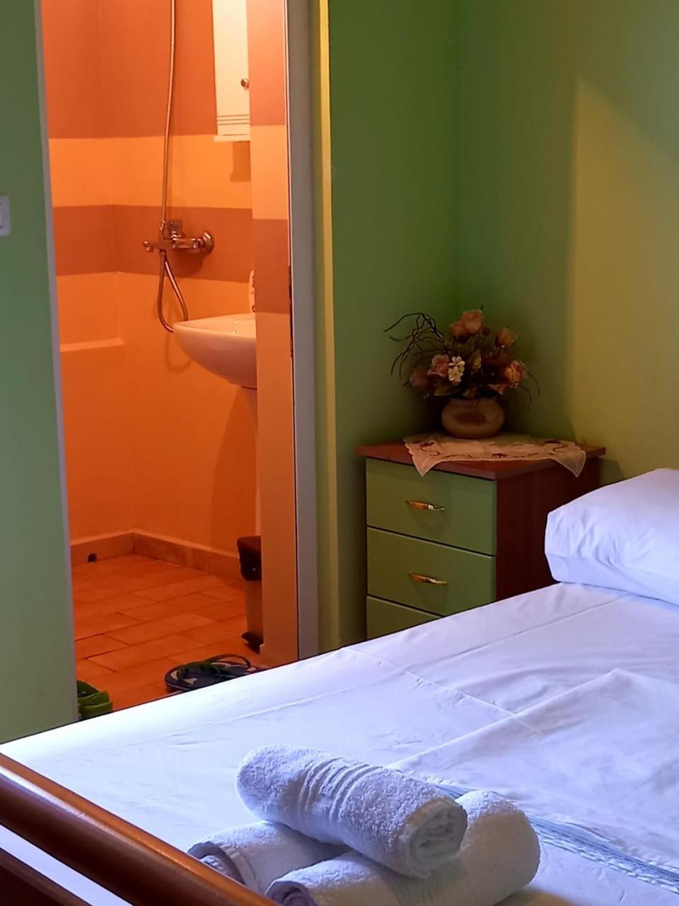Guesthousemantho Gjirokastër Esterno foto