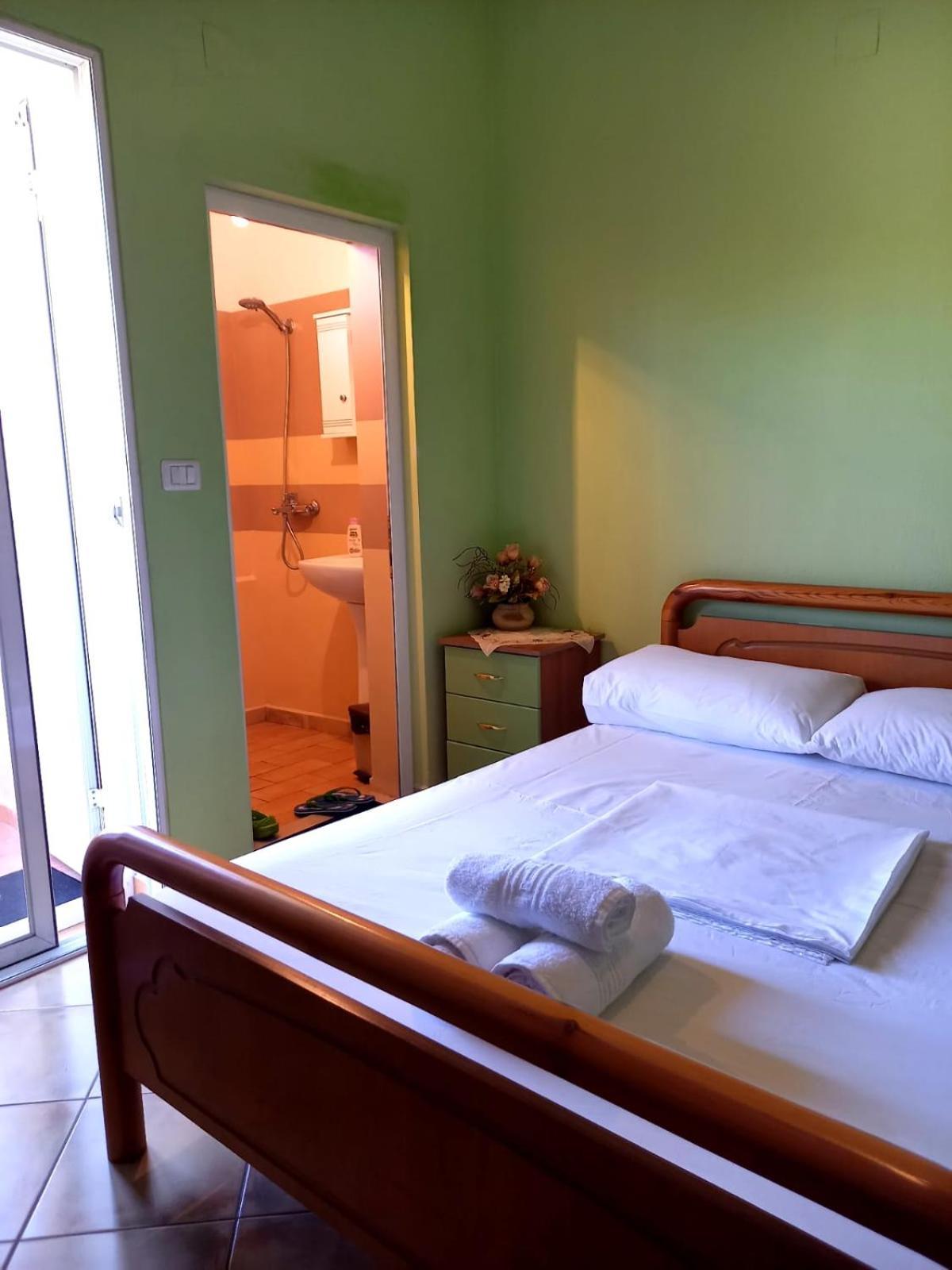 Guesthousemantho Gjirokastër Esterno foto