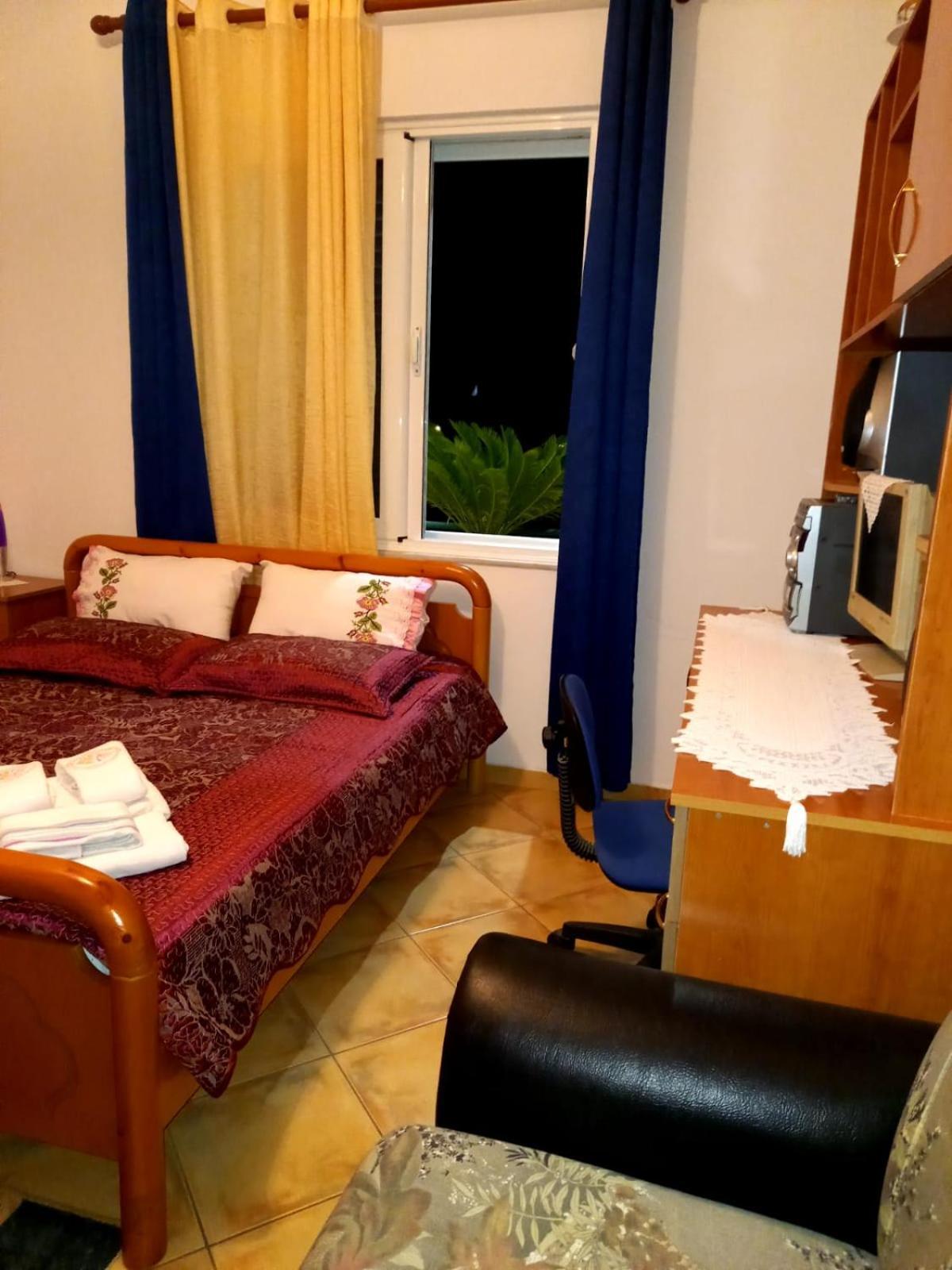 Guesthousemantho Gjirokastër Esterno foto