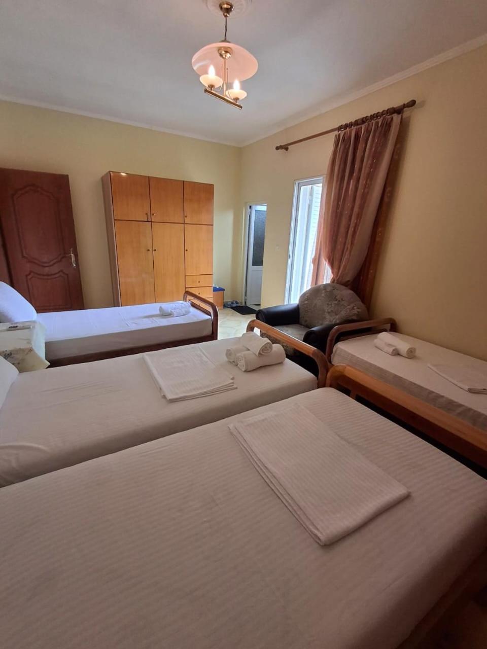 Guesthousemantho Gjirokastër Esterno foto