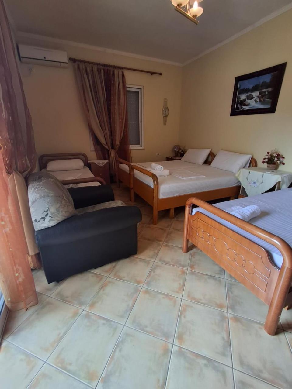 Guesthousemantho Gjirokastër Camera foto