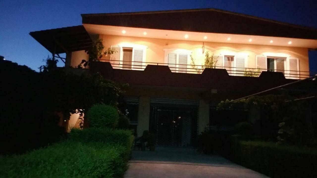 Guesthousemantho Gjirokastër Esterno foto